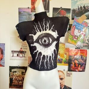 Black and White Eye Graphic Women's Top